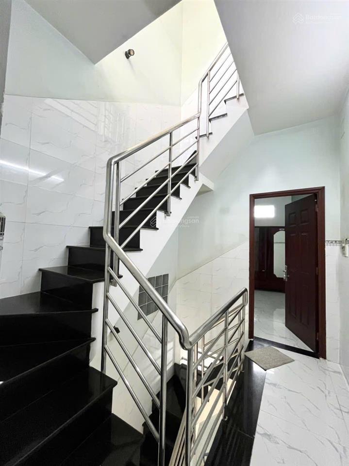 Nhà nguyên căn 3pn 2wc 36m2 mới sạch sẽ ngay tôn đản quận 4 gần cầu ông lãnh khu ăn uống