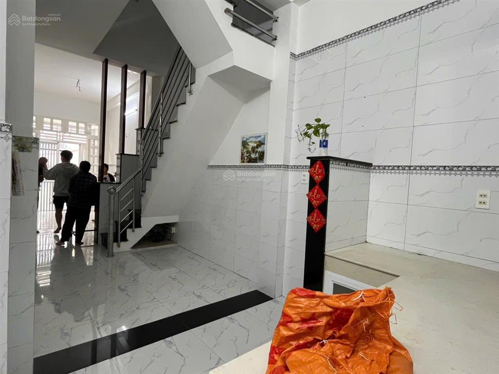 Nhà nguyên căn 3pn 2wc 36m2 mới sạch sẽ ngay tôn đản quận 4 gần cầu ông lãnh khu ăn uống