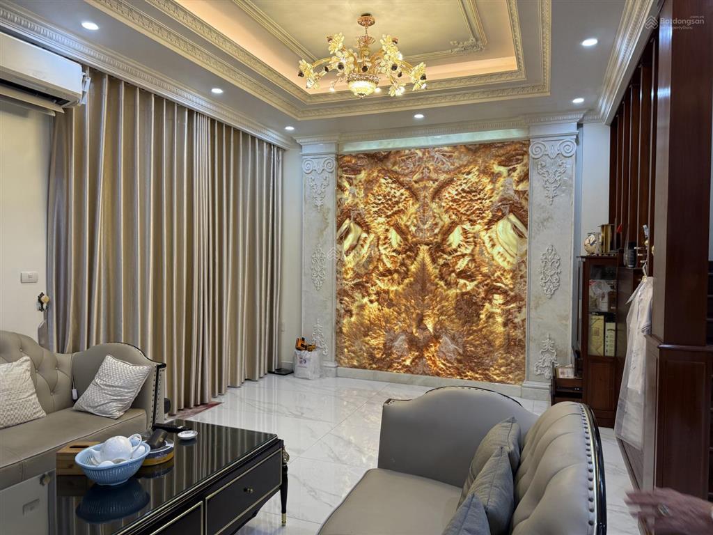 Siêu phẩm đơn lập 290m2. thang máy, nội thất đẳng cấp, hoàn thiện tâm huyết. sân vườn