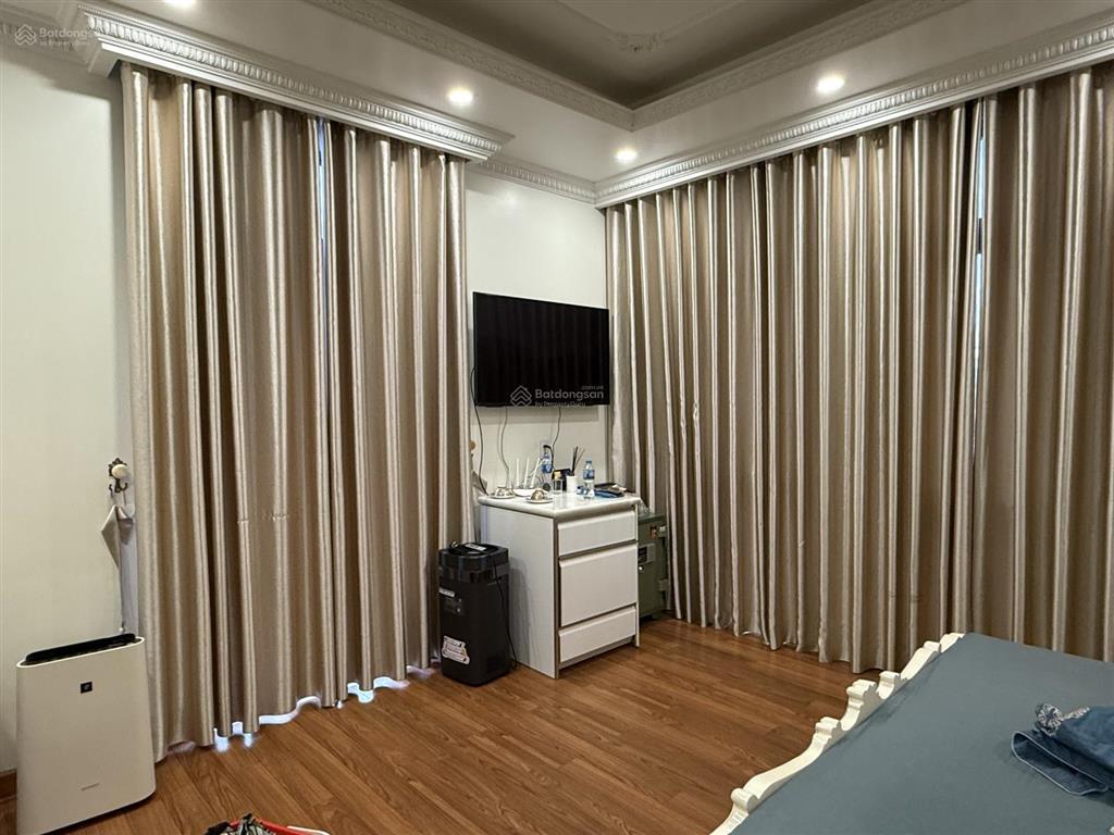 Siêu phẩm đơn lập 290m2. thang máy, nội thất đẳng cấp, hoàn thiện tâm huyết. sân vườn