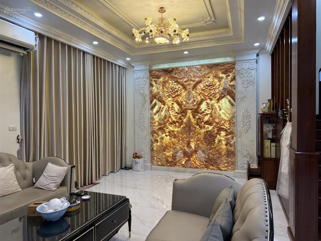 Siêu phẩm đơn lập 290m2. thang máy, nội thất đẳng cấp, hoàn thiện tâm huyết. sân vườn