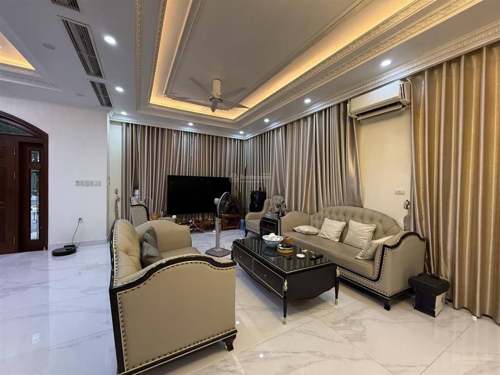 Siêu phẩm đơn lập 290m2. thang máy, nội thất đẳng cấp, hoàn thiện tâm huyết. sân vườn