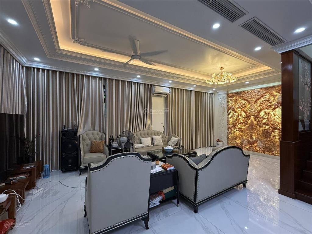 Siêu phẩm đơn lập 290m2. thang máy, nội thất đẳng cấp, hoàn thiện tâm huyết. sân vườn