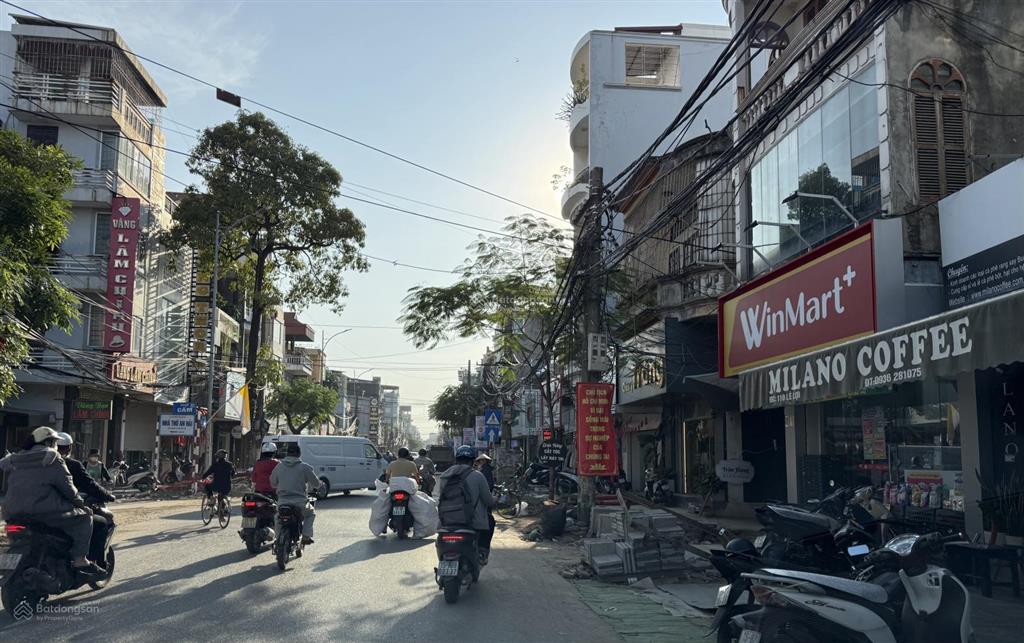 Bán nhà mặt đường lê lợi. vị trí vip, kinh doanh buôn bán sầm uất. đang có dòng tiền