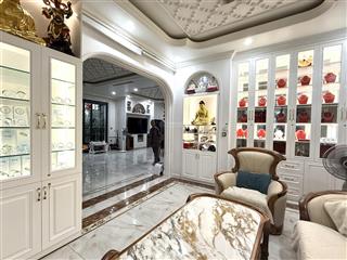 Siêu phẩm song lập 180 siêu vip, thang máy , vị trí cực đẹp, gần hồ, công viên . nội thất đẳng cấp