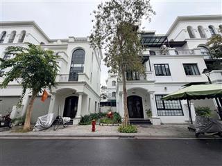 Xẻ khe 105m. 1 siêu phẩm duy nhất tại dự án. vị trí đẹp. gần hồ , gần công viên. view đẹp