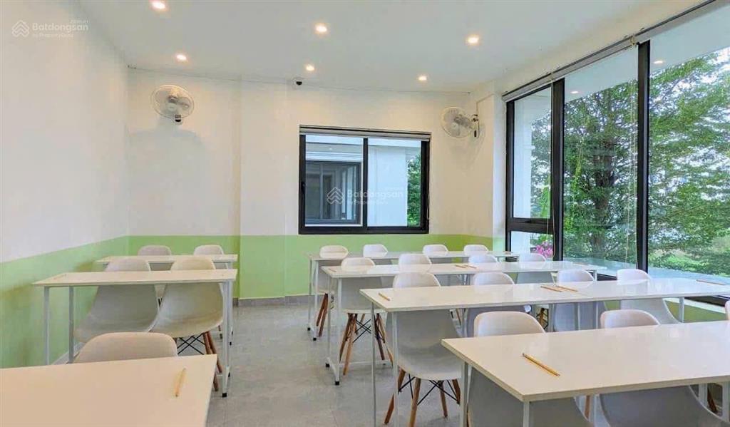 Shophouse xẻ khe 105m. giá rẻ nhất dự án. vị trí đẹp, dòng tiền sẵn.