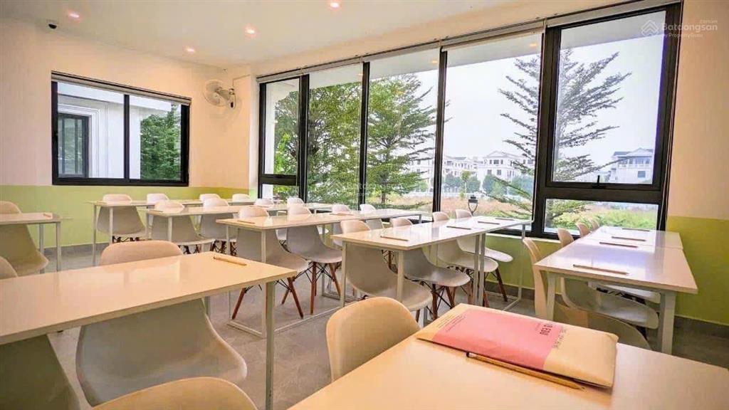 Shophouse xẻ khe 105m. giá rẻ nhất dự án. vị trí đẹp, dòng tiền sẵn.