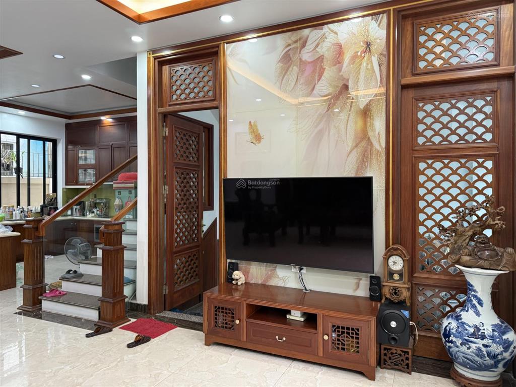 96m. hoàn thiện full nội thất. nhà đẹp, thiết kế hiện đại, vị trí đẹp. giá rẻ