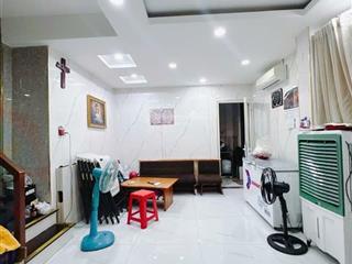 Q4 . nhà đẹp 5tầng btct. kdc dân trí cao không quy hoạch. 44.2m2 sổ hoàn công đủ . nhĩnh 6 tỷ xíu