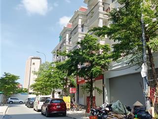Phân lô đấu giá oto chạy vòng quanh gần kcn ngọc hồi, nhà 3tầng dt 60m2/giá 6,8tỷ. siêu rẻ
