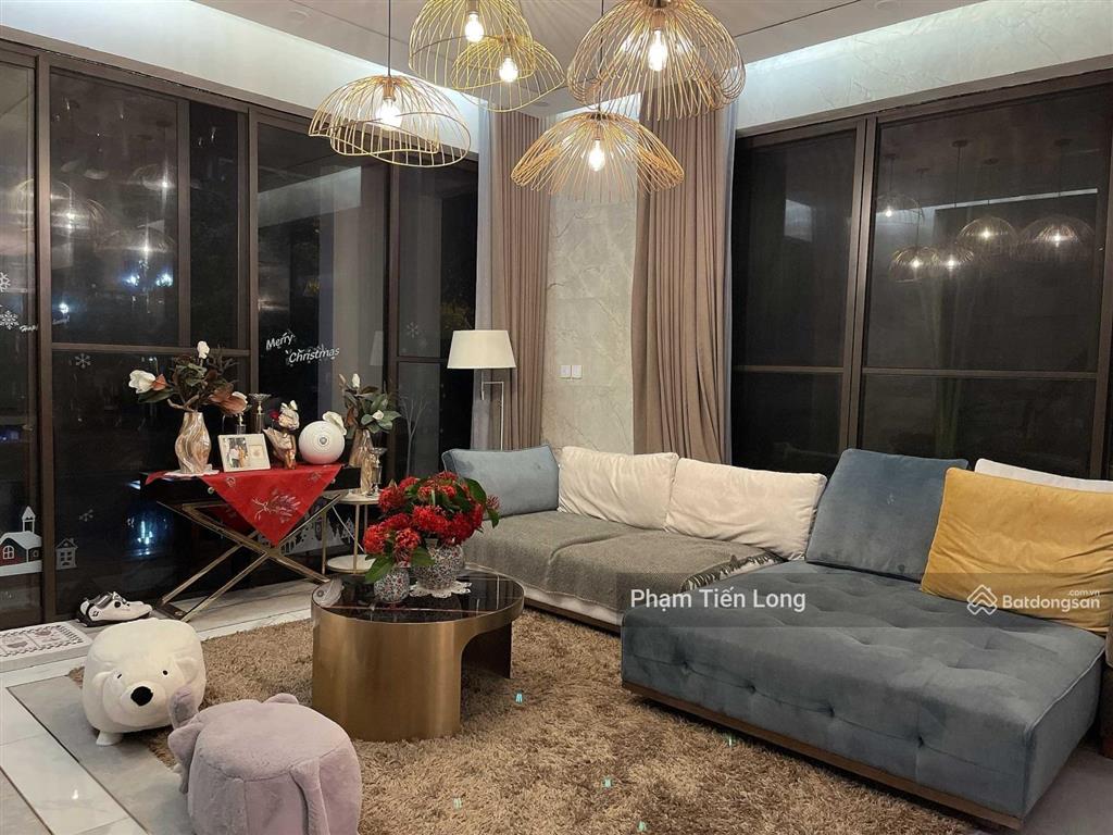 Căn biệt thự siêu vip mặt đường đôi, bể bơi xanh ngắt, nhà sửa đẹp