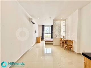 Siêu phẩm căn hộ dịch vụ full nội thất cửa sổ lớn sát cầu nguyễn văn cừ  thang máy & bảo vệ