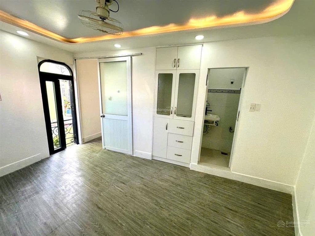 Sổ hồng riêng  2pn 2wc  vào ở ngay  cách vài căn ra mặt tiền đường  thuận tiện di chuyển