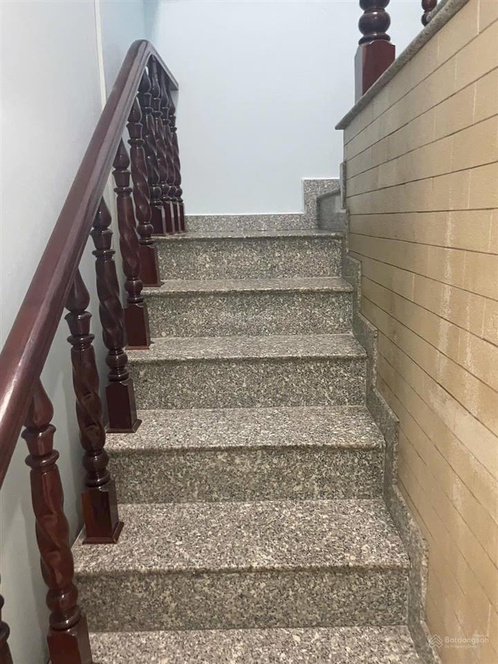 Nhà nở hậu 7.5m  hẻm xe tải tránh  gần giáo xứ bình an  70m  3 tầng btct  4pn  3wc