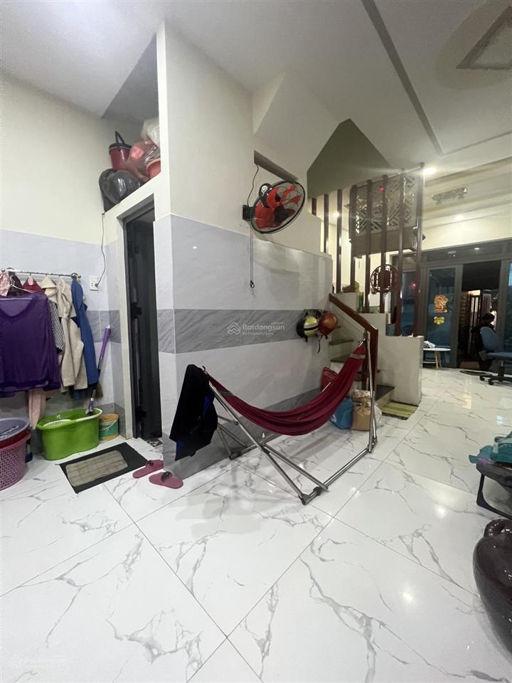 Nhà nở hậu 7.5m  hẻm xe tải tránh  gần giáo xứ bình an  70m  3 tầng btct  4pn  3wc