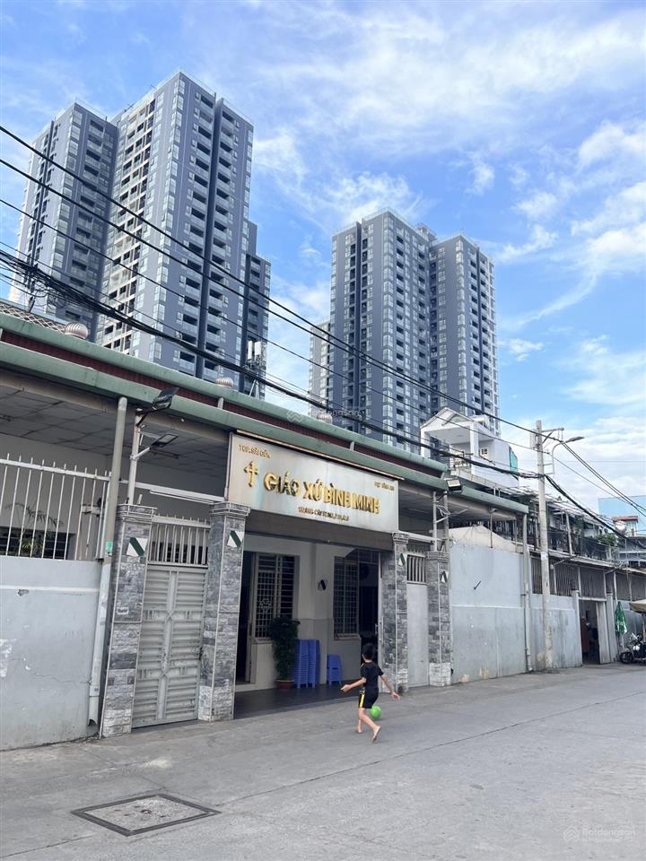 Nhà nở hậu 7.5m  hẻm xe tải tránh  gần giáo xứ bình an  70m  3 tầng btct  4pn  3wc