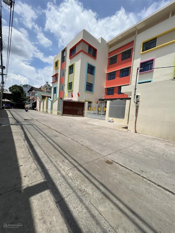 Nhà nở hậu 7.5m  hẻm xe tải tránh  gần giáo xứ bình an  70m  3 tầng btct  4pn  3wc