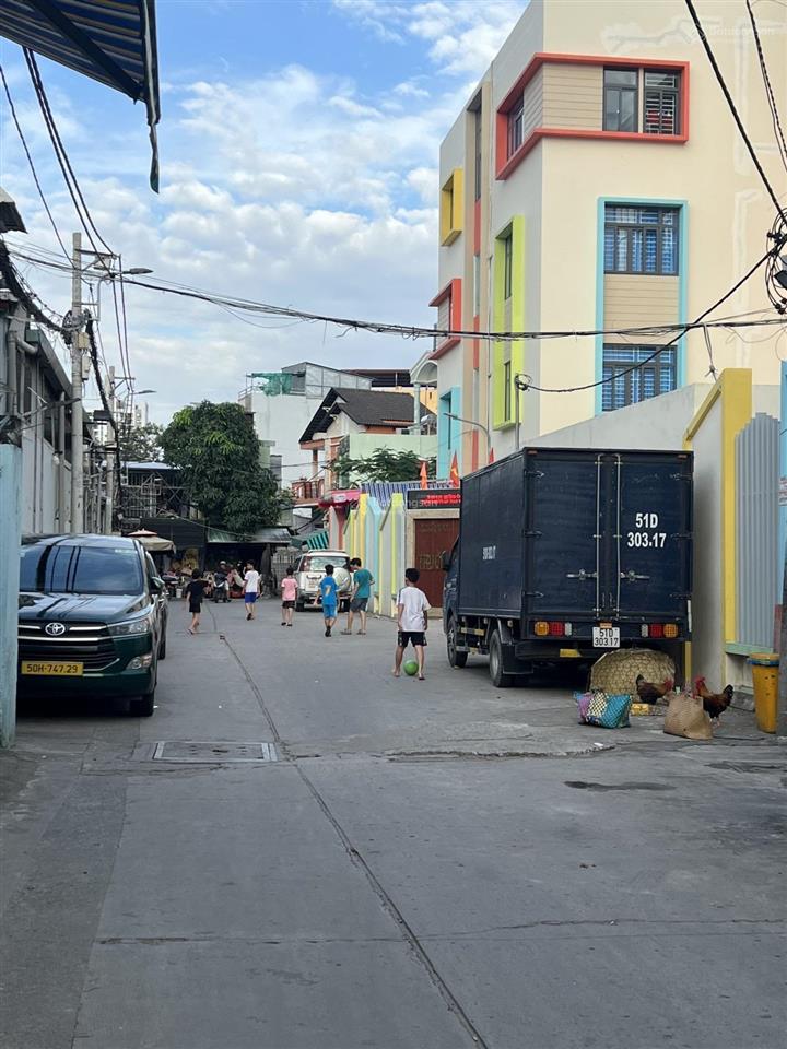 Nhà nở hậu 7.5m  hẻm xe tải tránh  gần giáo xứ bình an  70m  3 tầng btct  4pn  3wc