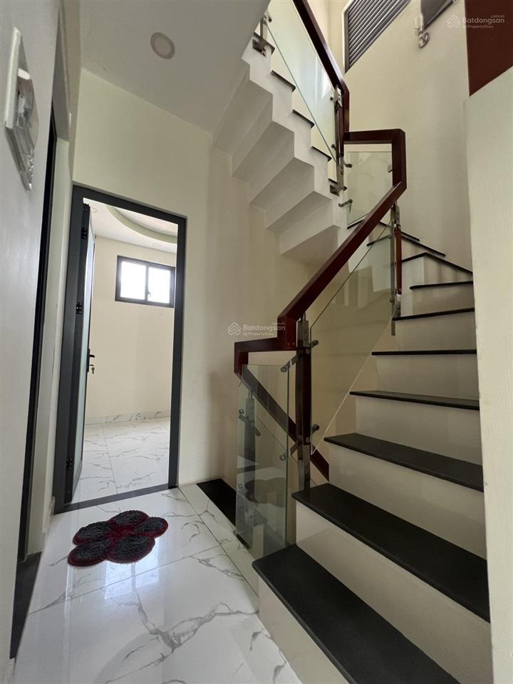 Nhà nở hậu 7.5m  hẻm xe tải tránh  gần giáo xứ bình an  70m  3 tầng btct  4pn  3wc