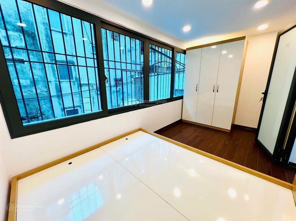 Bán căn tập thể tầng 2, vũ trọng phụng, 50m, 2 ngủ riêng biệt, ban công rộng thoáng, oto đỗ