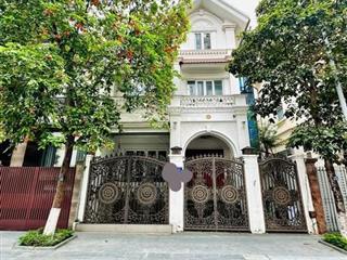 Hơn 39 tỷ biệt thự 226m2 kđt xa la  mặt tiền khủng 11m,