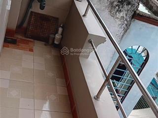 B.án nh.à cách mạng tháng tám q.10
diện tích  3.52x7.58 hẻm cụt an ninh, trước nhà 5m. toàn nh