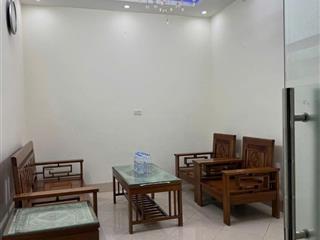 Cho thuê nhà ngõ Chùa Hưng Ký, 4 tầng x 32m2, 3 ngủ, 2 wc, 8 Triệu ở gia đình