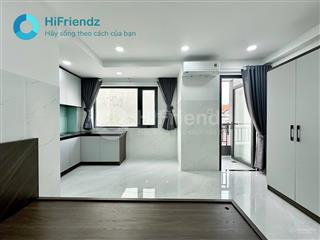 Cho thuê phòng đầy đủ nội thất ban công ngay công viên làng hoa