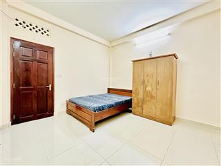 1pn, bếp rộng 30m2 đầy đủ nội thất, chính chủ cho thuê giá rẻ, giờ giấc tự do