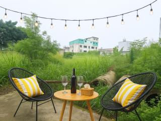 Cho thuê phòng trọ giá rẻ ban công sân vườn full nội thất ngã tư thủ đức