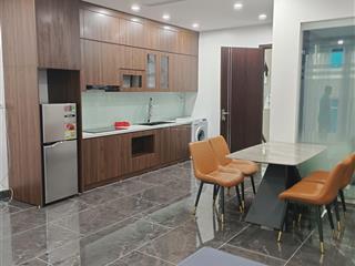 Cho thuê căn hộ phố ngọc lâm 70m2 có ban công gần cầu trường nguyễn gia thiều 8.5 triệu0916 393 ***