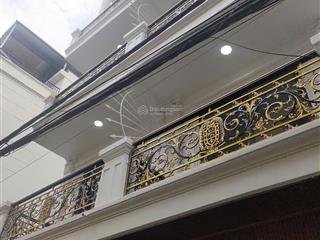Nhà đẹp tây hồ, dt 32m2, 5 tầng, 3 phòng ngủ, ôtô qua cổng, gần ôtô tránh, gần hồ tây (chỉ 7.8 tỷ)