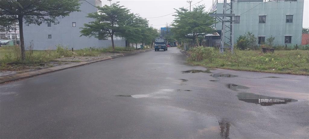 # Lô Góc 2 Mặt Tiền đường 7.5m giữa ĐH FPT, ĐH Phan Châu Trinh, 4.x tỷ