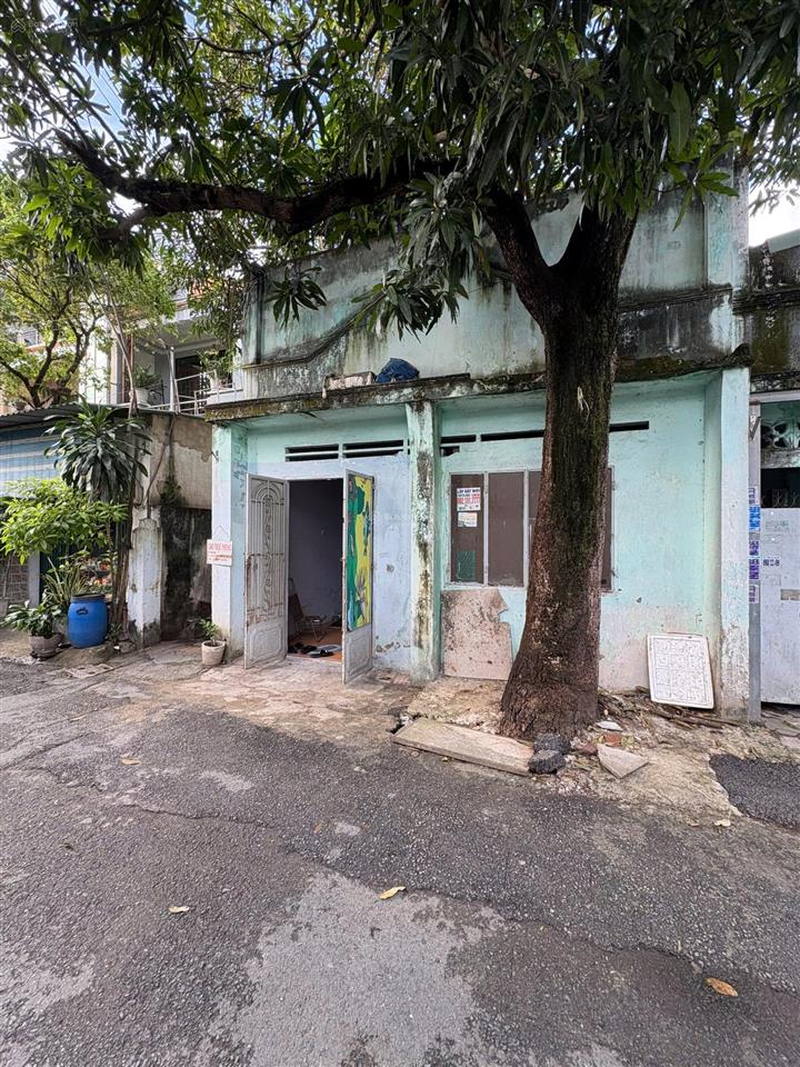 Bán đất cổng chợ 232,7m2 full thổ cư thực tế sử dụng 241m2 có sẵn 11 phòng trọ