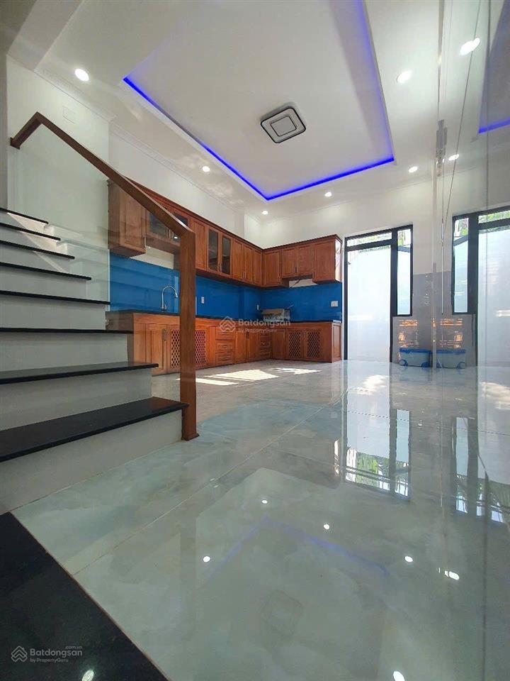 Bán nhà mt đường trần văn mười hóc môn. nhà mới. dân cư đông đúc. tiện kinh doanh buôn bán