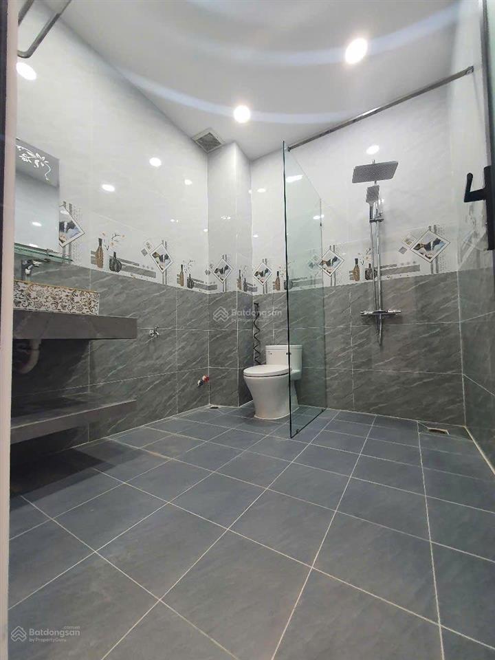 Bán nhà mt đường trần văn mười hóc môn. nhà mới. dân cư đông đúc. tiện kinh doanh buôn bán