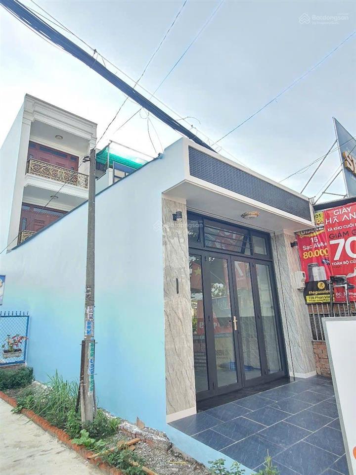 Bán nhà mt đường trần văn mười hóc môn. nhà mới. dân cư đông đúc. tiện kinh doanh buôn bán