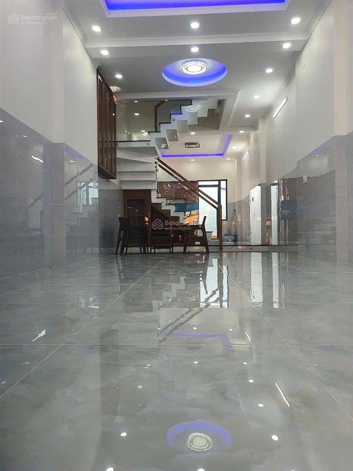 Bán nhà mt đường trần văn mười hóc môn. nhà mới. dân cư đông đúc. tiện kinh doanh buôn bán