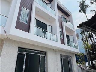 Bán nhà 3 tầng trung tâm thị trấn an dương ô tô vào tận sân