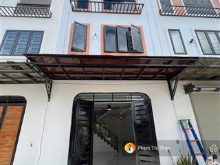 Bán nhà 3 tầng hiện đại 58m2 gần chợ minh kha ô tô đỗ cửa giá rẻ nhất khu vực chỉ 1 tỷ 990tr