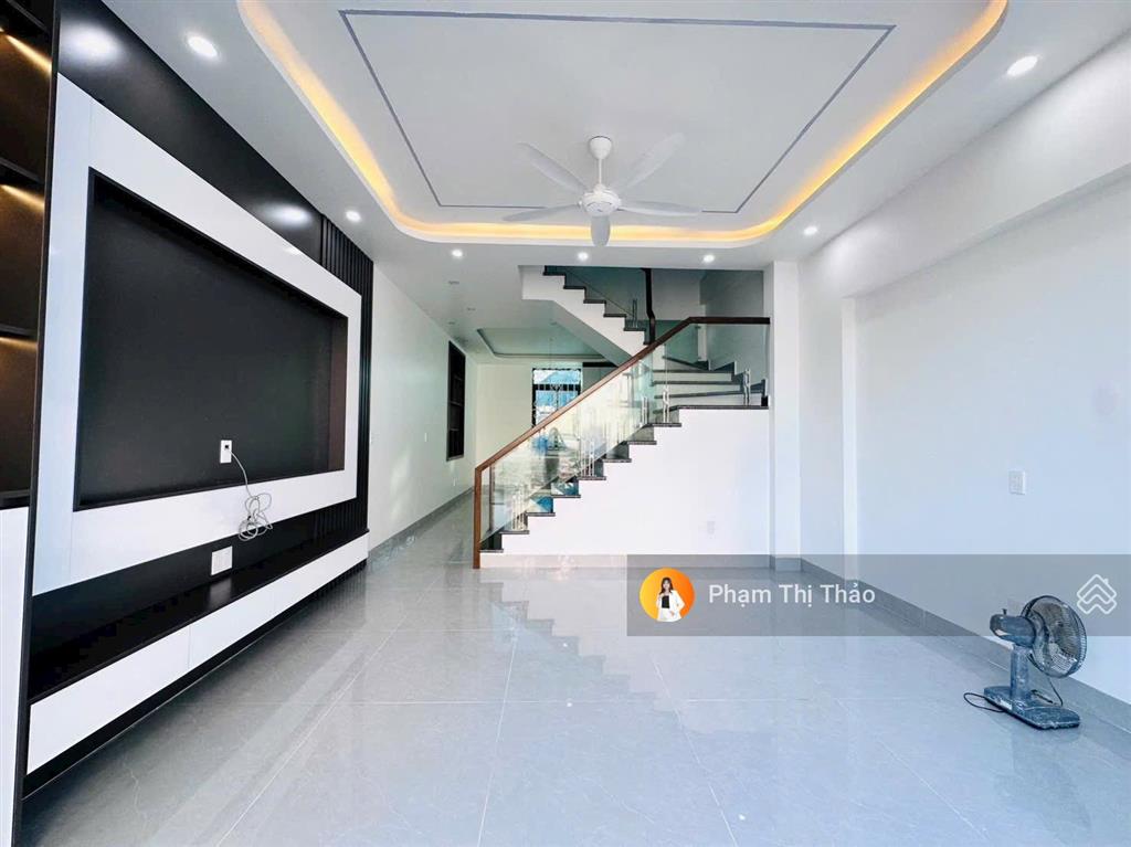 Ngay sau nhà văn hoá hoà nhất  đặng cương. ra mặt đường worldbank 150m