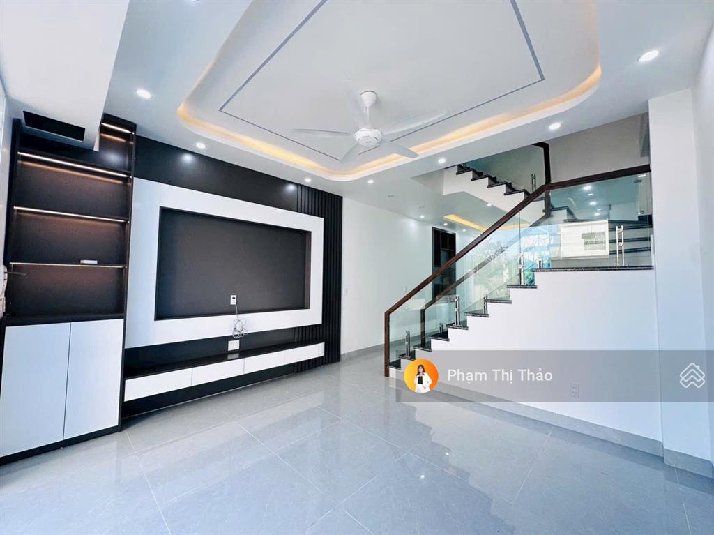 Ngay sau nhà văn hoá hoà nhất  đặng cương. ra mặt đường worldbank 150m