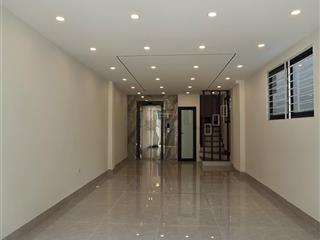 Bán gấp nhà bát khối long biên, 44m2, 7 tầng, gara oto, thang máy, sát phố, full đồ, giá tốt