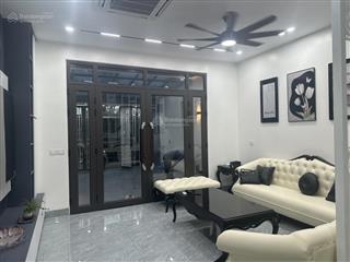 Bán nhà 4 tầng full nội thất sang xịn, mt 5m, đường thông 2 ô tô tránh gần cầu thăng long