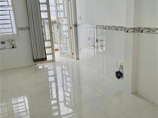 Chính chủ cho thuê nguyên căn 1 trệt 1 lầu bancol gần landmark 81  cách quận 1 5 phút
