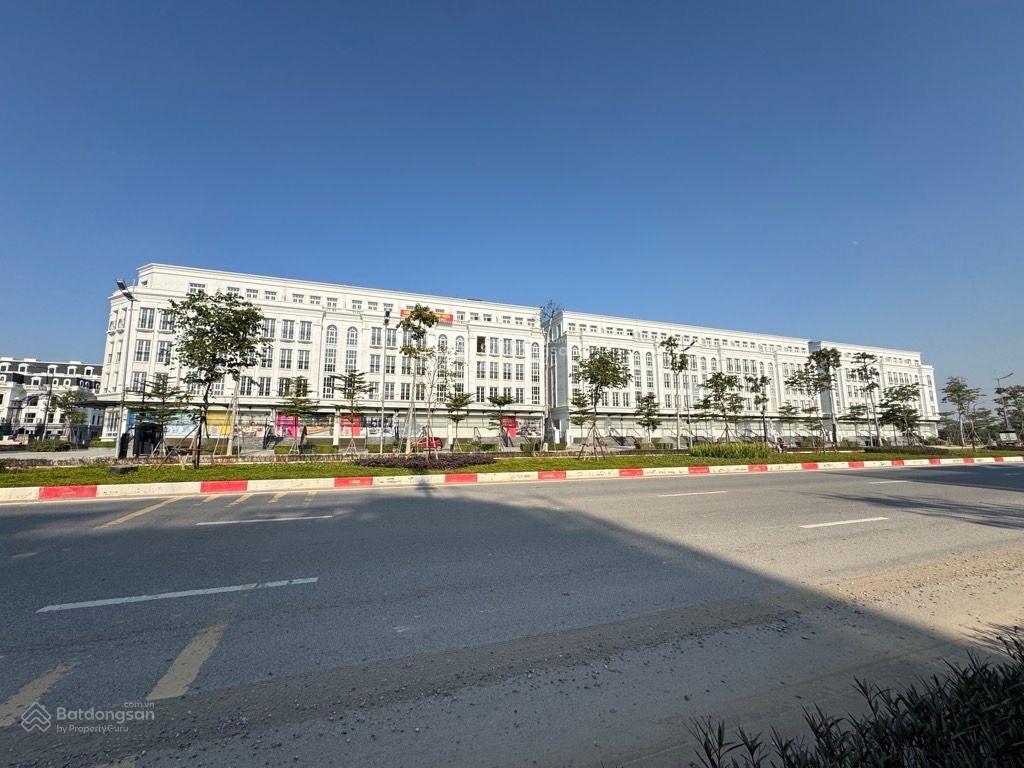 Chính chủ gửi bán biệt thự tây thăng long  315m mt 18m 5t  đối diện hồ điều hoà trục đại lộ 60m