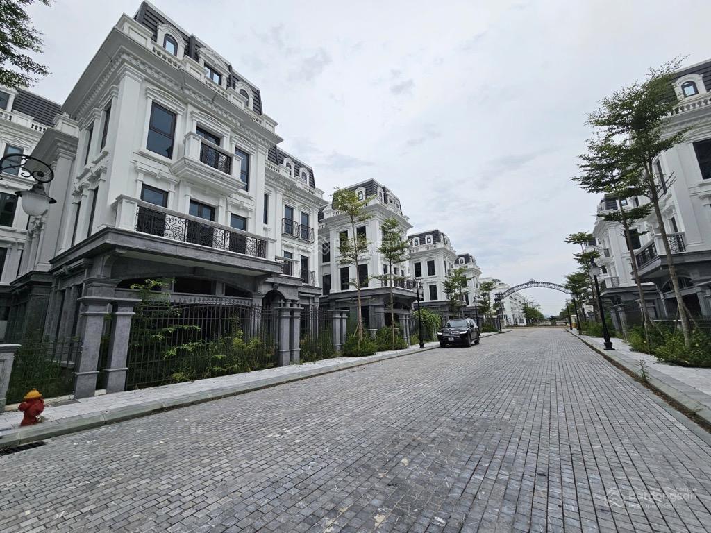 Chính chủ gửi bán biệt thự tây thăng long  315m mt 18m 5t  đối diện hồ điều hoà trục đại lộ 60m