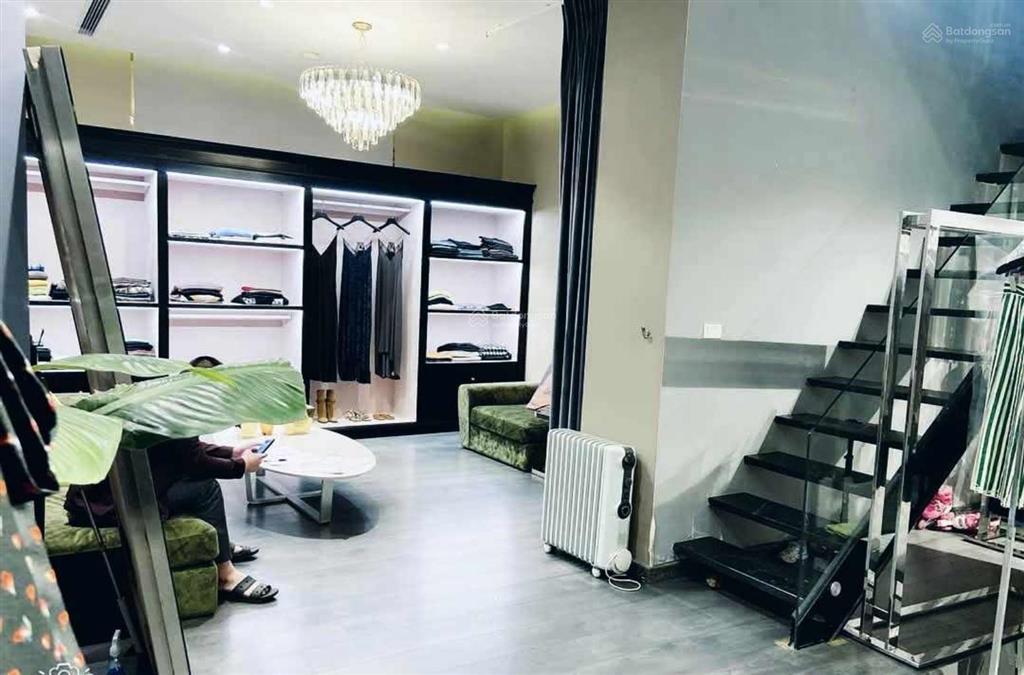 Bán nhà nguyễn văn huyên cầu giấy  130m mt 6m  hai thoáng ô tô kdvp một nhà ra phố