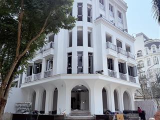 Bán nhà mặt phố phạm văn đồng  200m mt 10m lô góc vỉa hè nhà mới thang máy kdvp gần kđt starlake